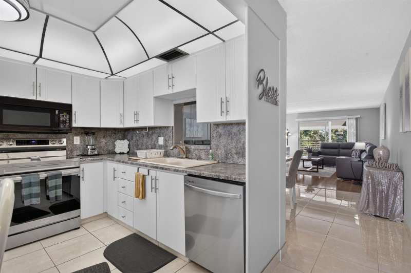 2304 LUCAYA Lane # L4, Coconut Creek FL 33066