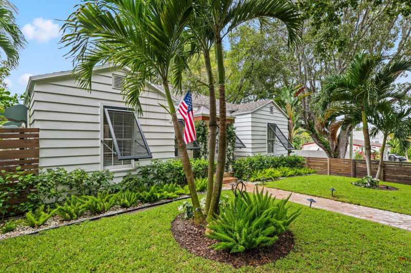 744 SUNSET Road, West Palm Beach FL 33401
