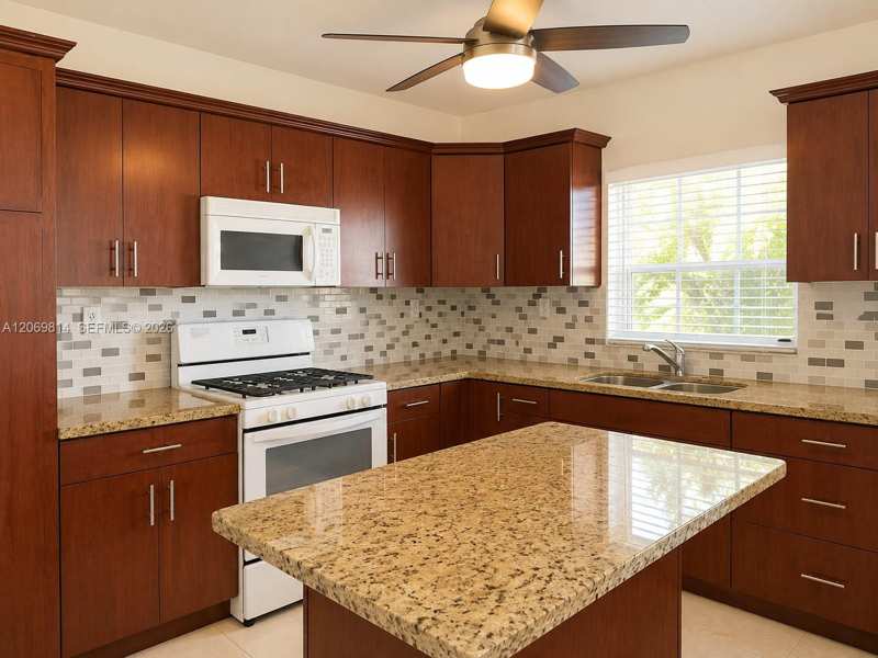 325 NE 108th St, Miami FL 33161