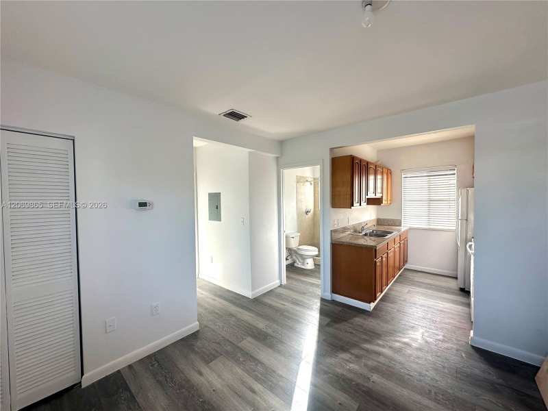 7130 Rue Versailles # 10, Miami Beach FL 33141