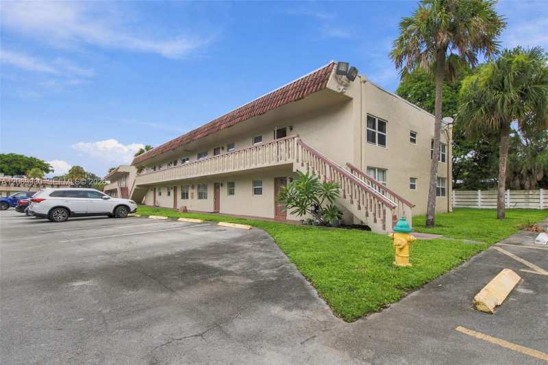 3777 NW 78th Ave # 15C, Davie FL 33024