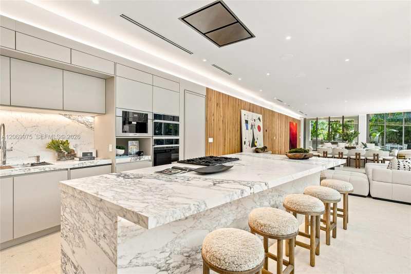1616 Onaway Dr, Miami FL 33133