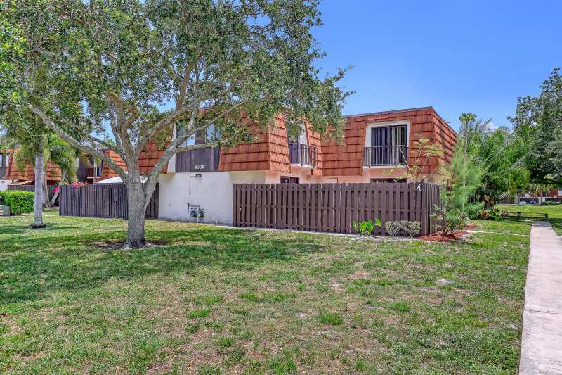 6335 Red Pine Lane # A, FL 33415