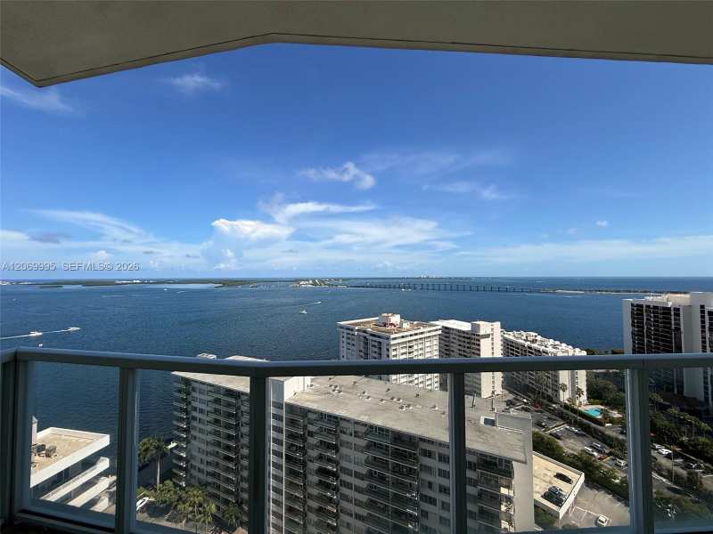 218 SE 14th St, Miami FL 33131