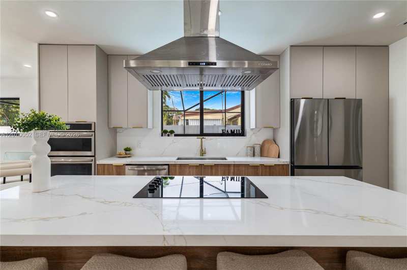 480 NE 109th St, Miami FL 33161