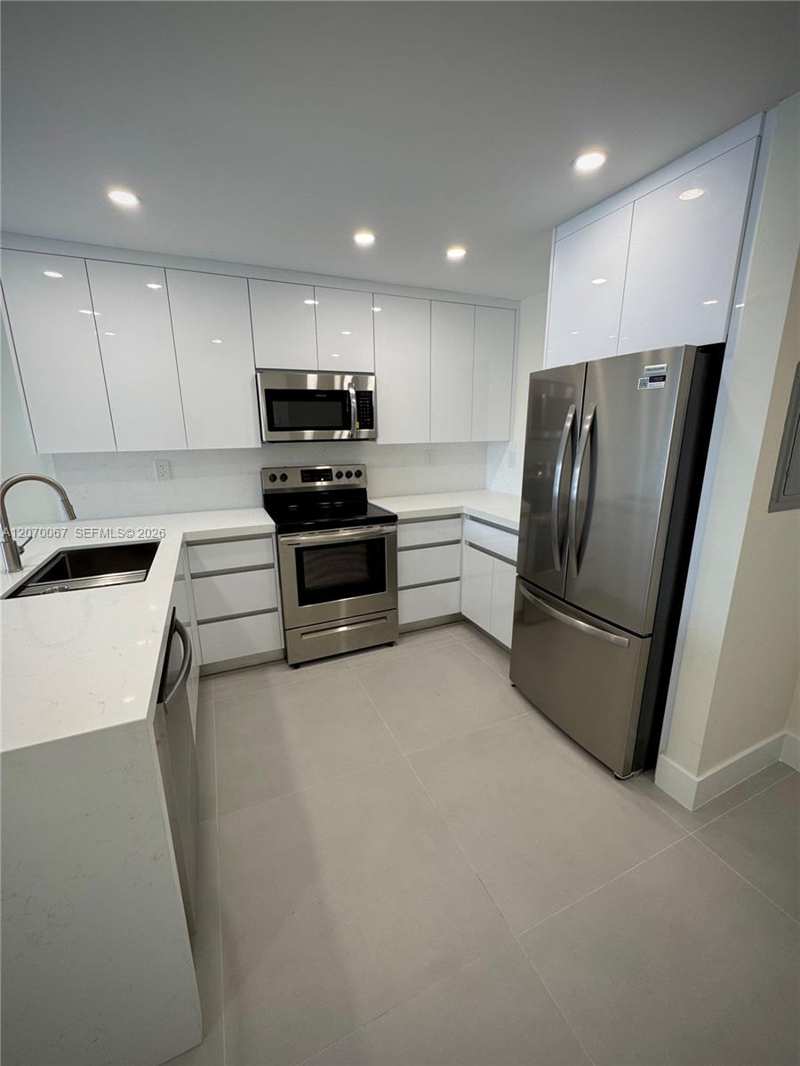 1530 SW 2nd St # 405, Miami FL 33135