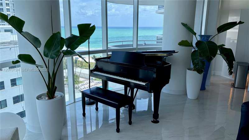 6301 Collins Ave # 1207, Miami Beach FL 33141