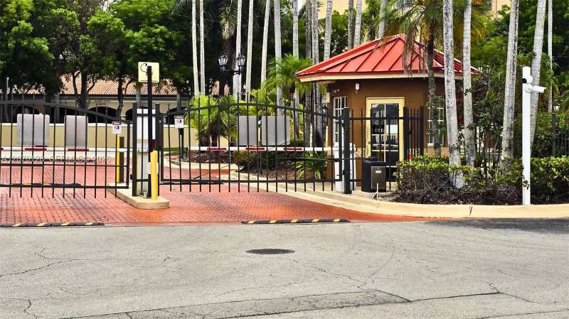 18332 NW 68th Ave # H, Hialeah FL 33015