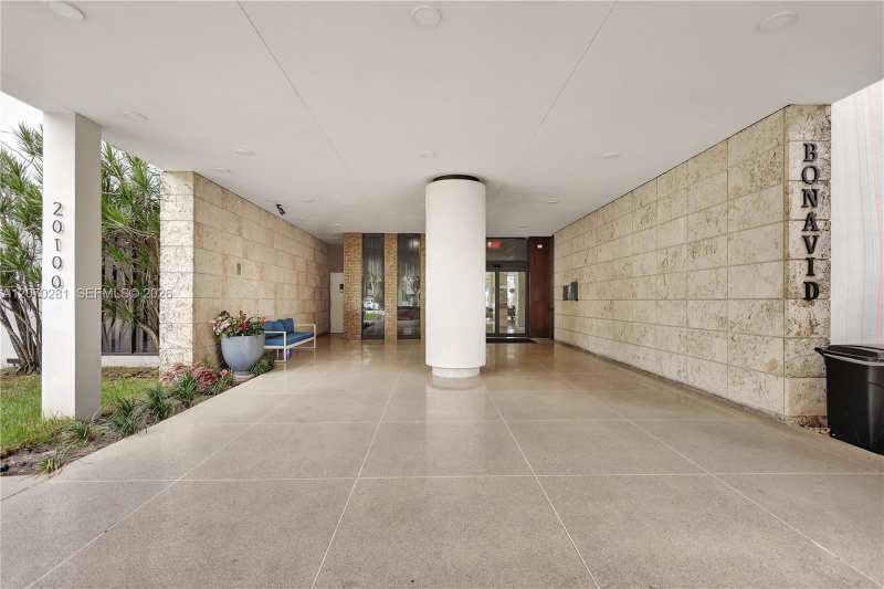 20100 W Country Club Dr # 1003, Aventura FL 33180