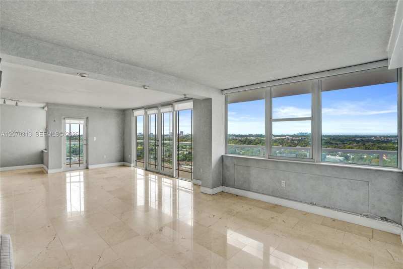 1351 NE Miami Gardens Dr, Miami FL 33179