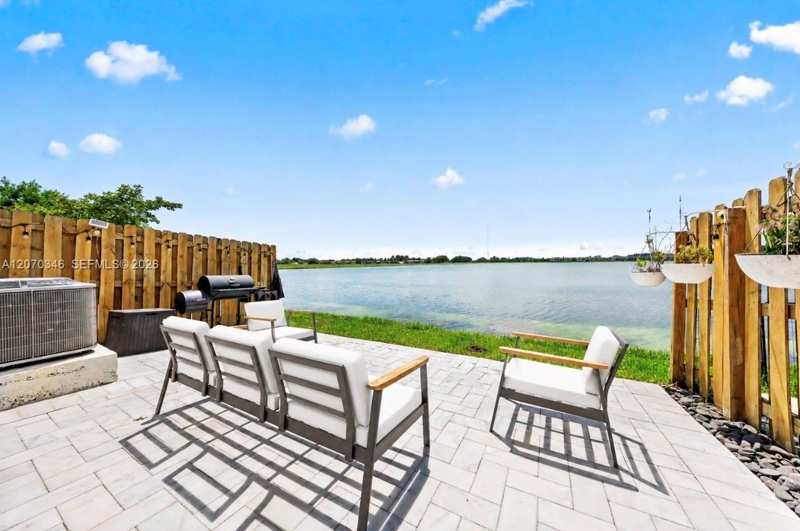20576 NE 5th Pl, Miami FL 33179