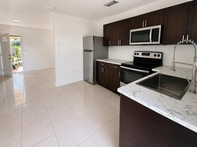 2484 NW 101st St # 2484, Miami FL 33147