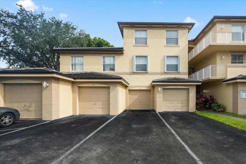 2020 Greenview Shores Boulevard # 102, Wellington FL 33414