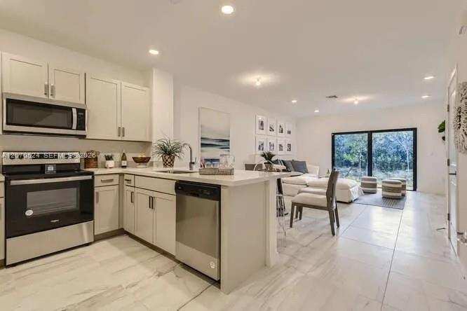 142 SE 5th Ct, Deerfield Beach FL 33441