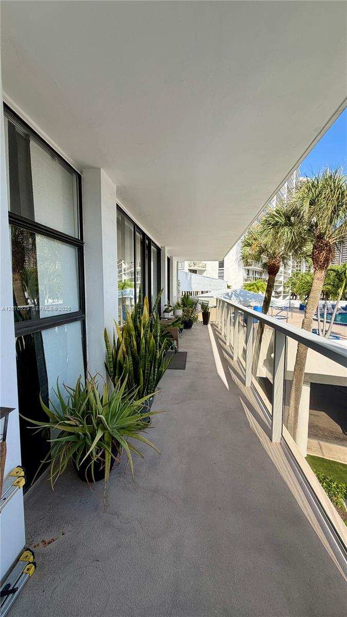 3701 N Country Club Dr # 304, Aventura FL 33180