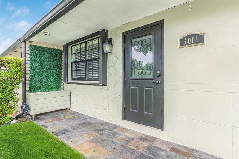 5001 SW 92nd Ter, Cooper City FL 33328