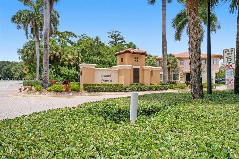 4758 Cypress St, Coconut Creek FL 33073