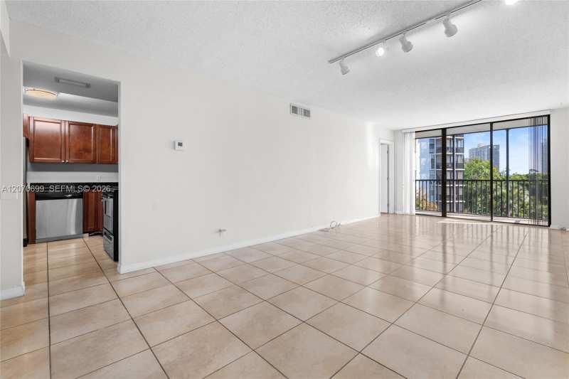 3401 N Country Club Dr # 519, Aventura FL 33180
