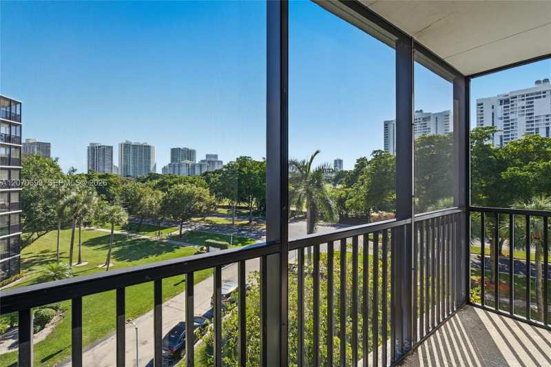 3401 N Country Club Dr # 519, Aventura FL 33180