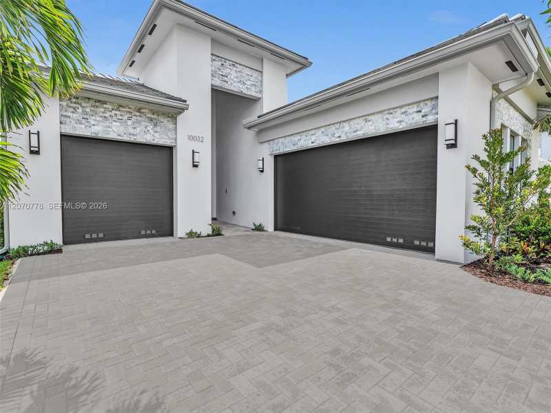10032 Stockrun Dr, Palm Beach Gardens FL 33412