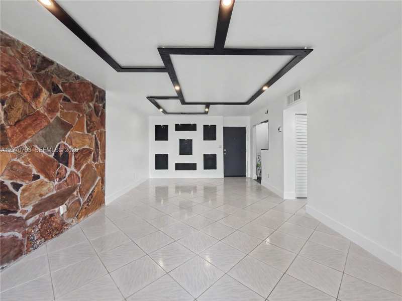 8411 NW 8th St # 102, Miami FL 33126