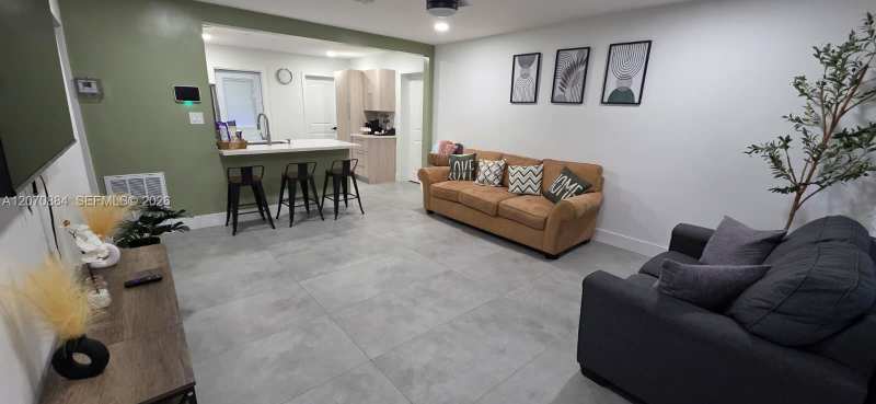 420 S 28th Ave, Hollywood FL 33020