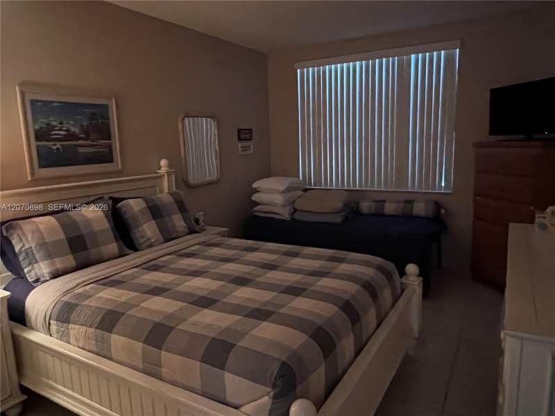 1965 S Ocean Dr # 2D, Hallandale Beach FL 33009