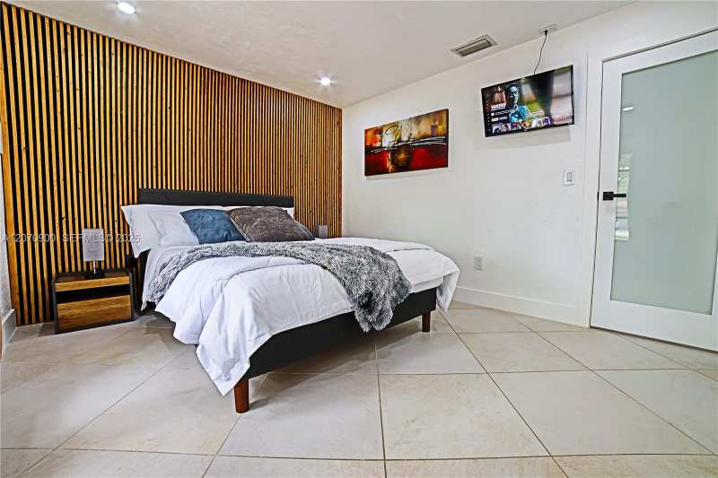 8651 Sunset Strip, Sunrise FL 33322
