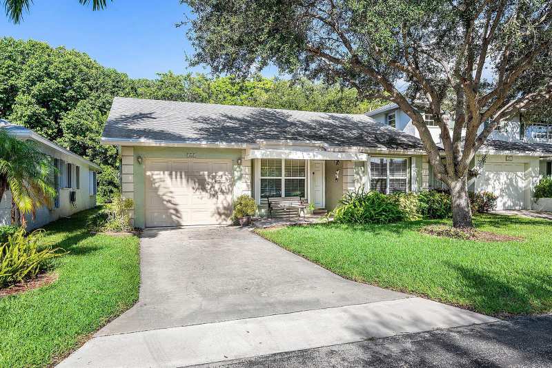 241 DEL RIO Boulevard, Boca Raton FL 33432