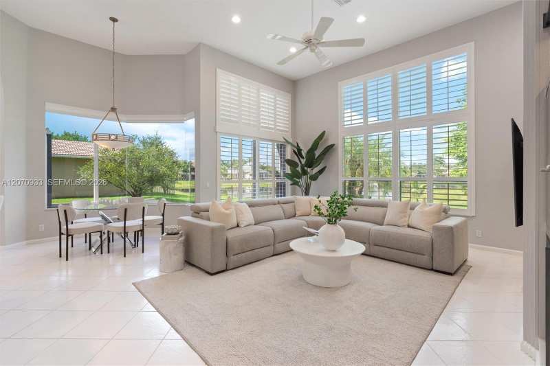2733 Meadowood Dr, Weston FL 33332
