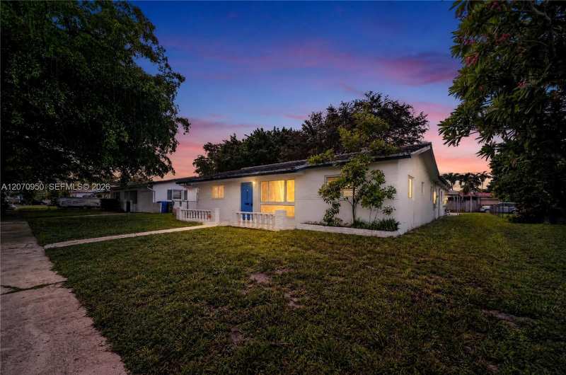 4300 Harrison St, Hollywood FL 33021