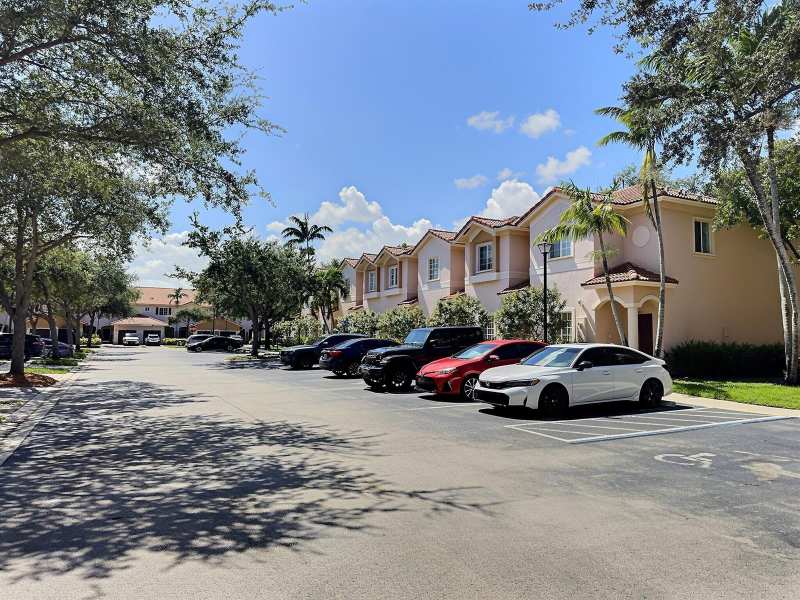 8833 S ISLES Circle # 8833, Tamarac FL 33321