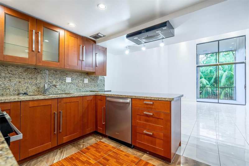 20347 W Country Club Dr, Aventura FL 33180