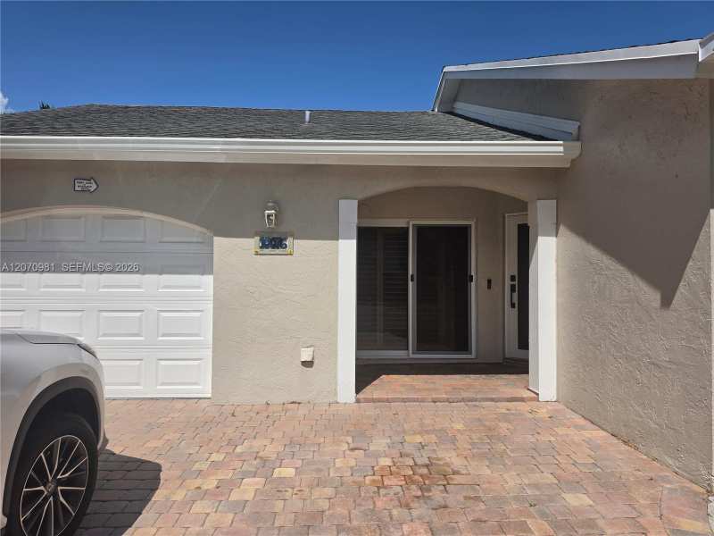 10076 NW 51st Ter, Doral FL 33178