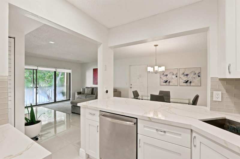 609 SEA PINE Way # F2, FL 33415