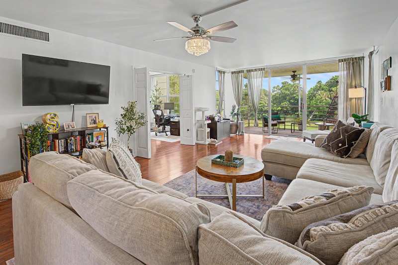 3930 OAKS CLUBHOUSE Drive # 304, Pompano Beach FL 33069
