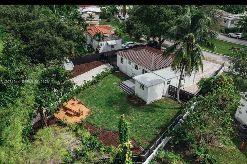 1153 NE 158th St, North Miami Beach FL 33162