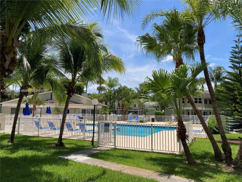 17505 NW 67th Pl # 11, Hialeah FL 33015