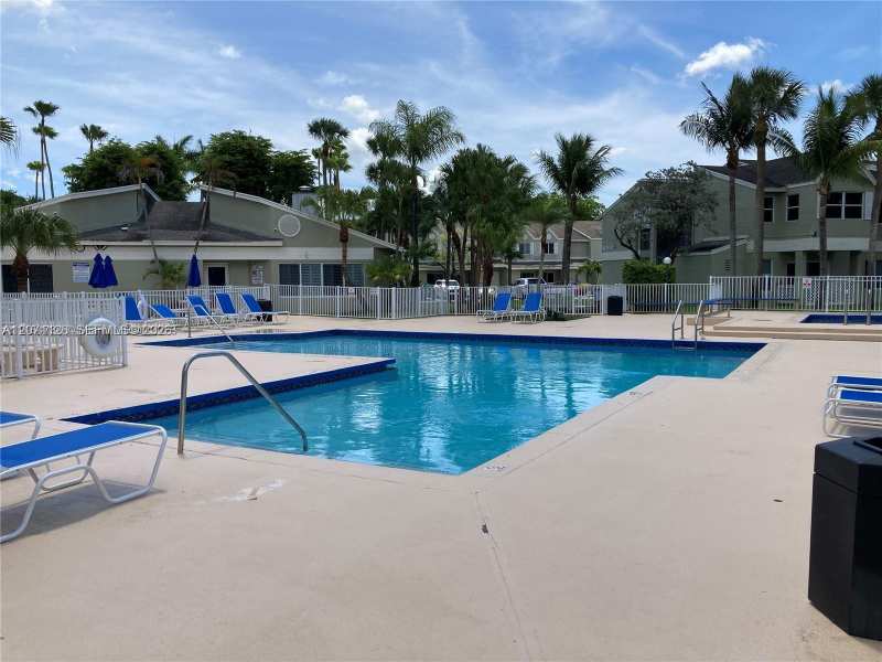 17505 NW 67th Pl # 11, Hialeah FL 33015