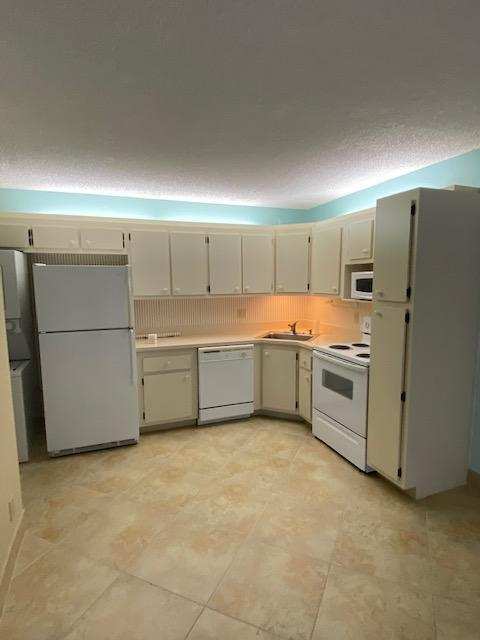 201 Foxtail Drive # C1, FL 33415