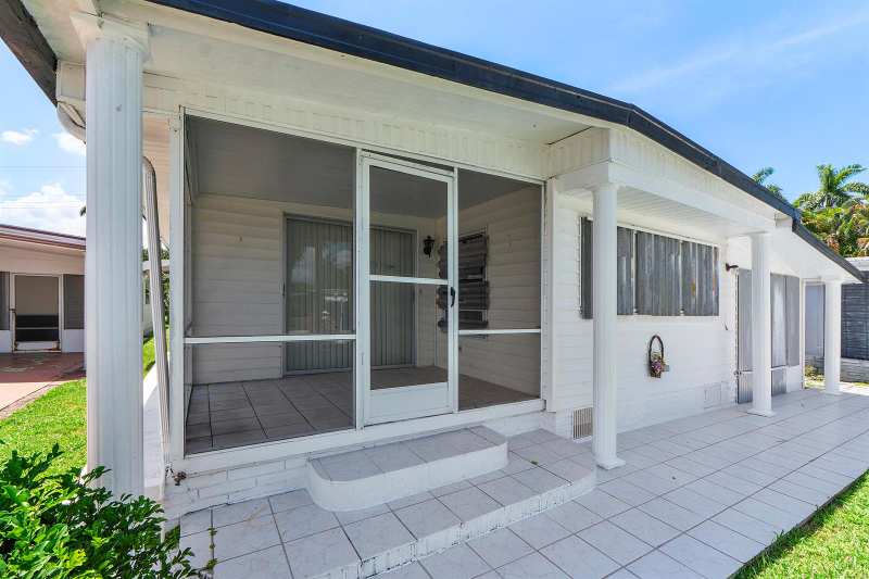 8670 SW 18TH Place, Davie FL 33324