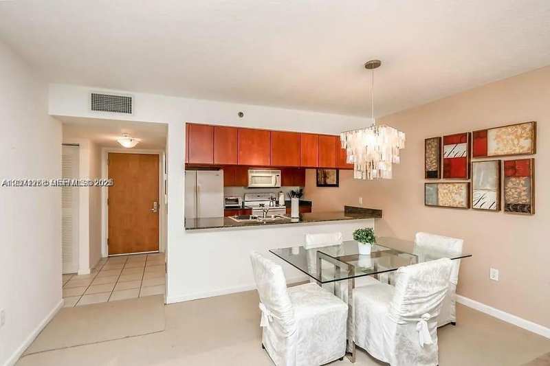 1200 Brickell Bay Dr # 1518, Miami FL 33131