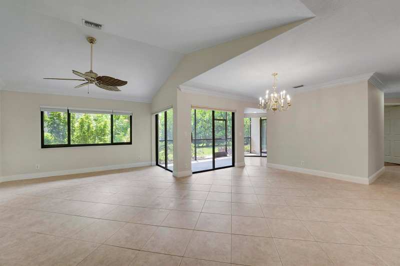 13 Lexington Lane E # A, Palm Beach Gardens FL 33418