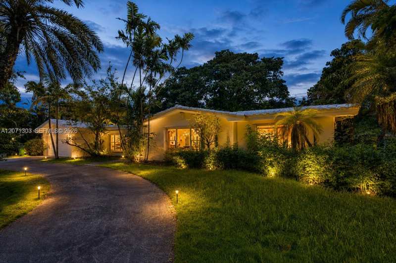 11890 SW 72nd Pl, Pinecrest FL 33156