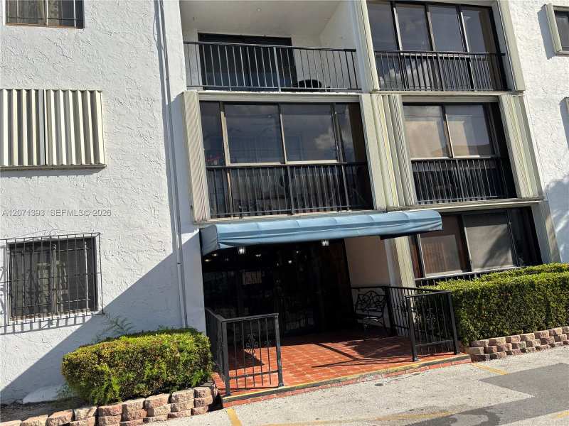 5033 NW 7th St # 101, Miami FL 33126