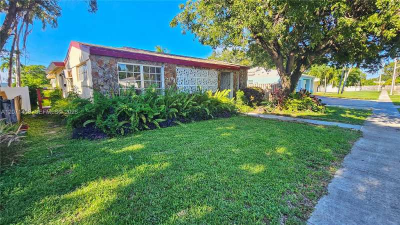 214 SW 2nd Pl, Dania Beach FL 33004