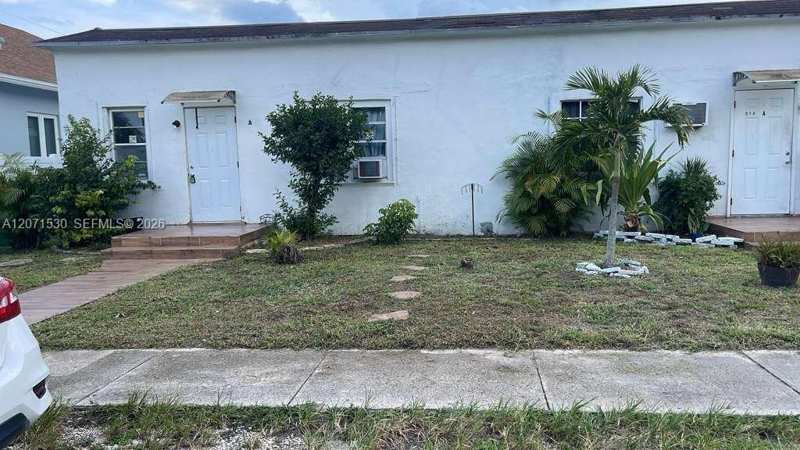 213 SW 11th St # A, Dania Beach FL 33004