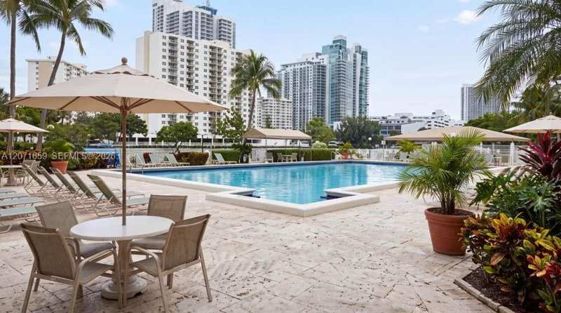 1000 Parkview Dr # 511, Hallandale Beach FL 33009