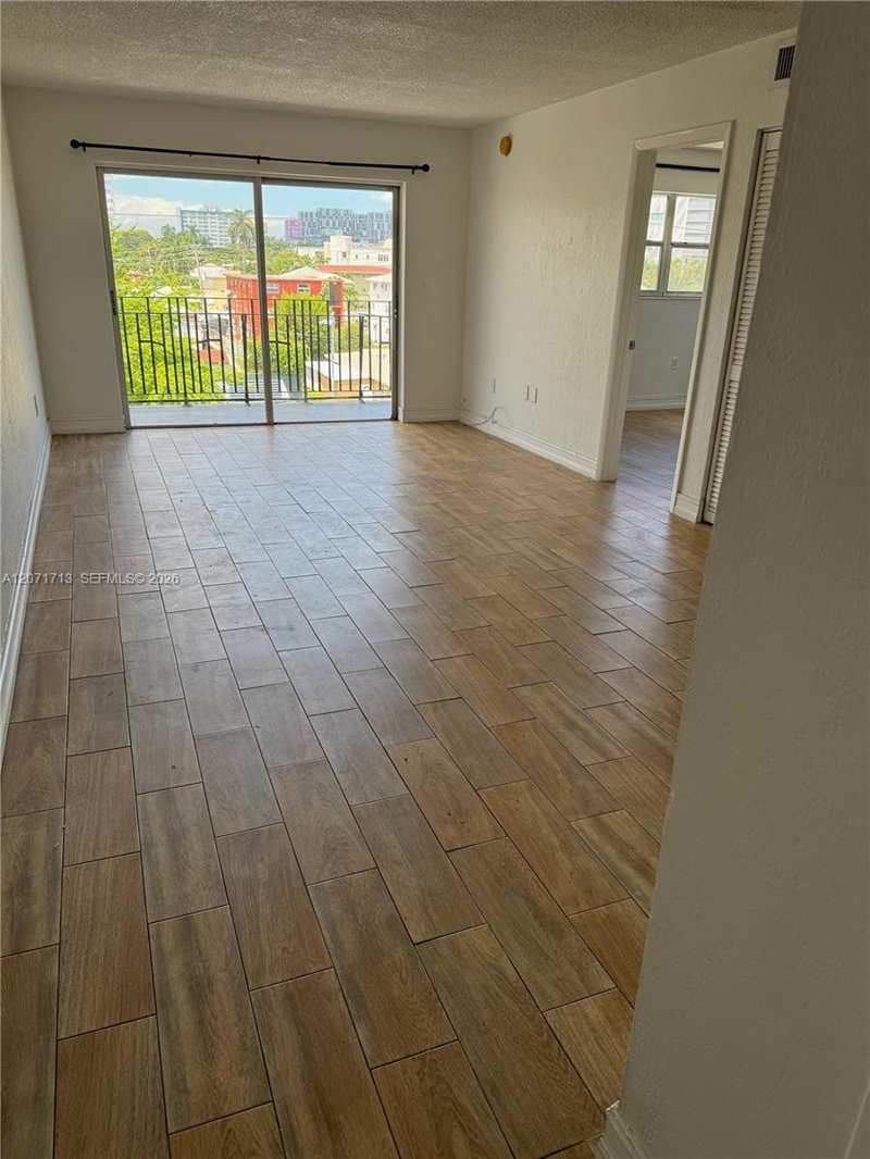 444 SW 4th St # 402, Miami FL 33130