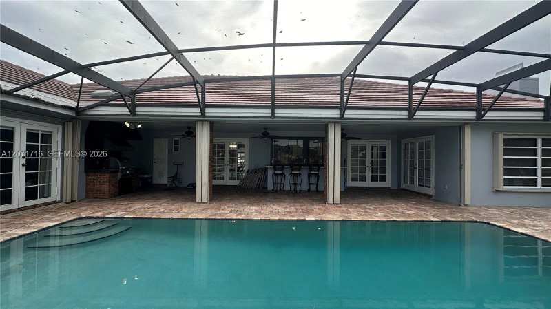 18921 W Oakmont Dr, Hialeah FL 33015
